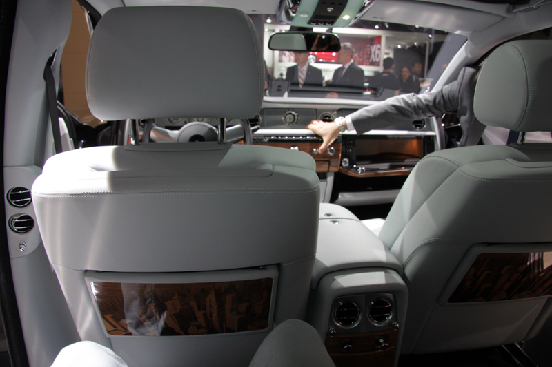 Illustration for article titled This $600K Rolls-Royce Has A City Carved Into Its Interior